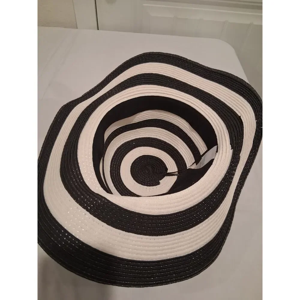 Time and Tru Women's Wide Brim Floppy Straw Sun Hat Black White Striped One Size